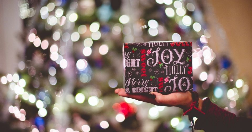 【財布】彼女に贈るクリスマスプレゼント。喜んでもらうためのポイントとおすすめ8選！